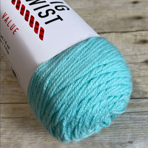 Big Twist Aqua Yarn 6 Oz - Picture 6 of 7
